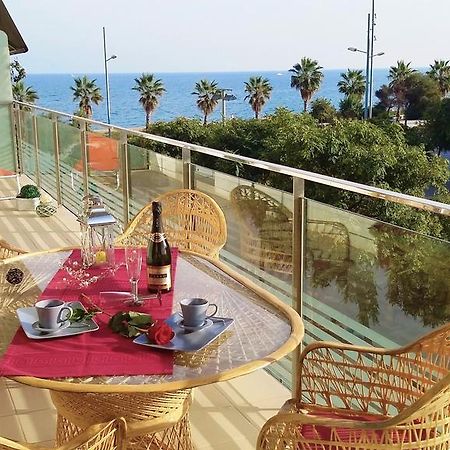 Alexandra'S Beach-Port Badalona Room photo
